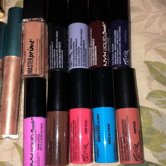 Huge Liquid Lipstick and Eyeliner Bundle - Picture 2 of 5
